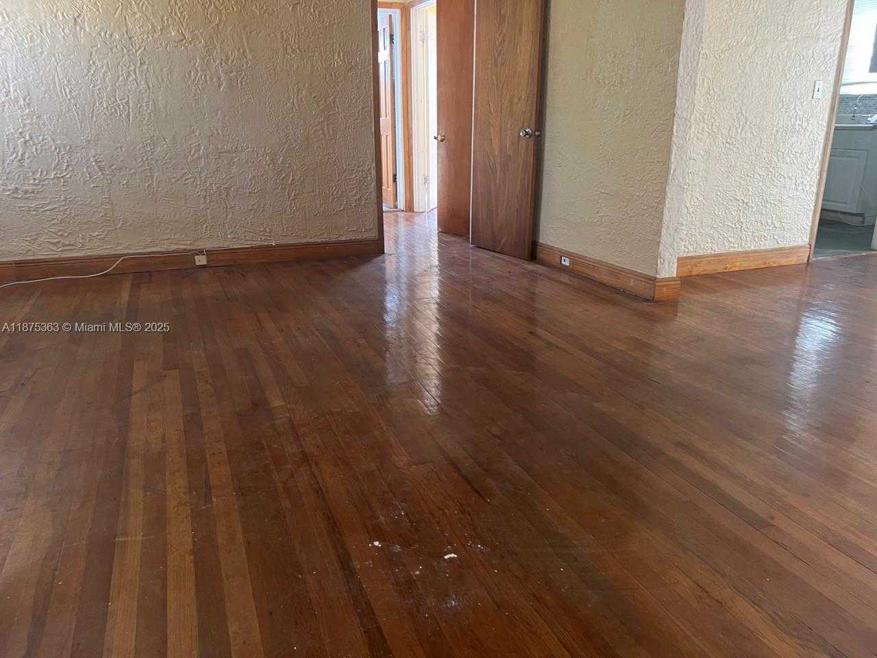 Small Image of 470 NORTH EAST 130TH ST, North Miami Number 9