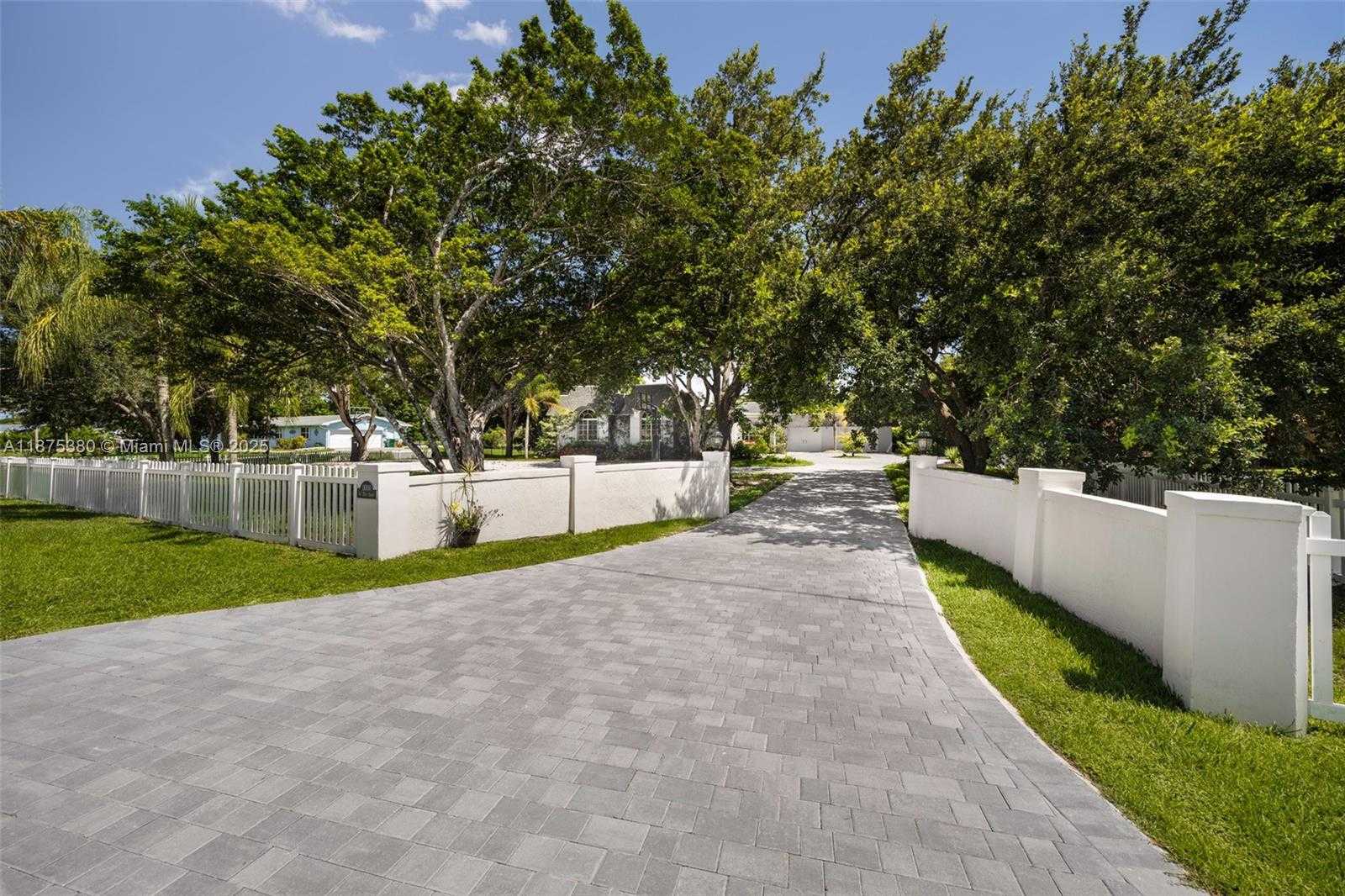 Small Image of 11000 SOUTH WEST 25TH ST, Davie Number 2