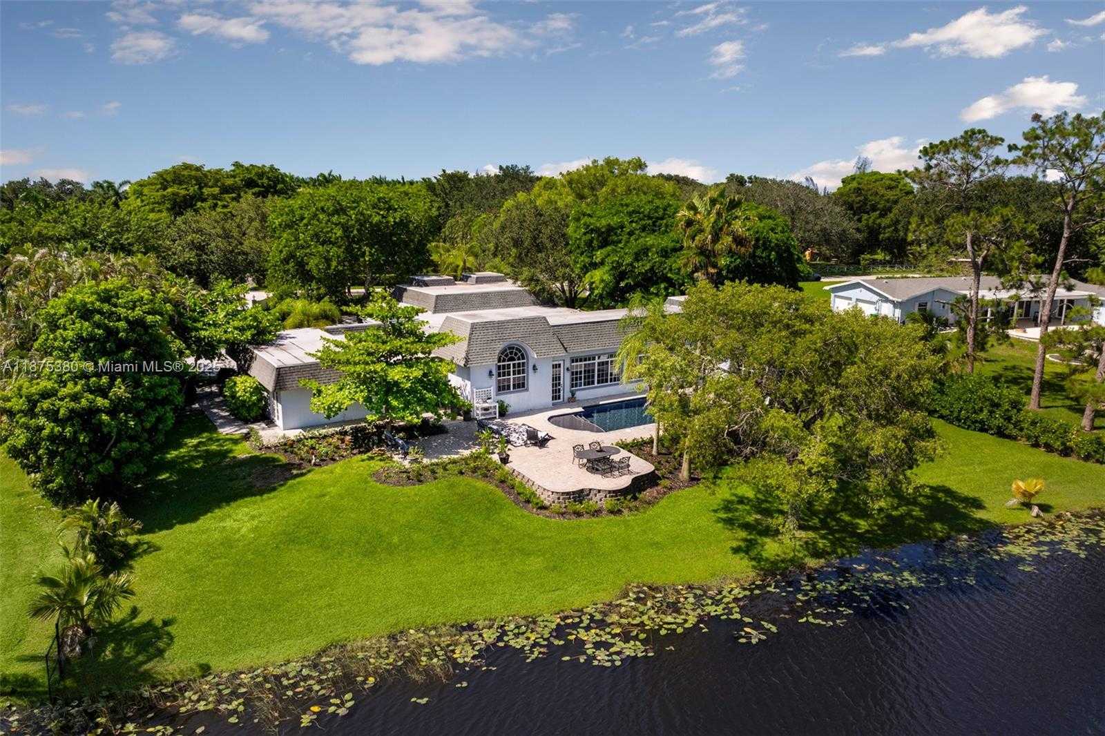Small Image of 11000 SOUTH WEST 25TH ST, Davie Number 39