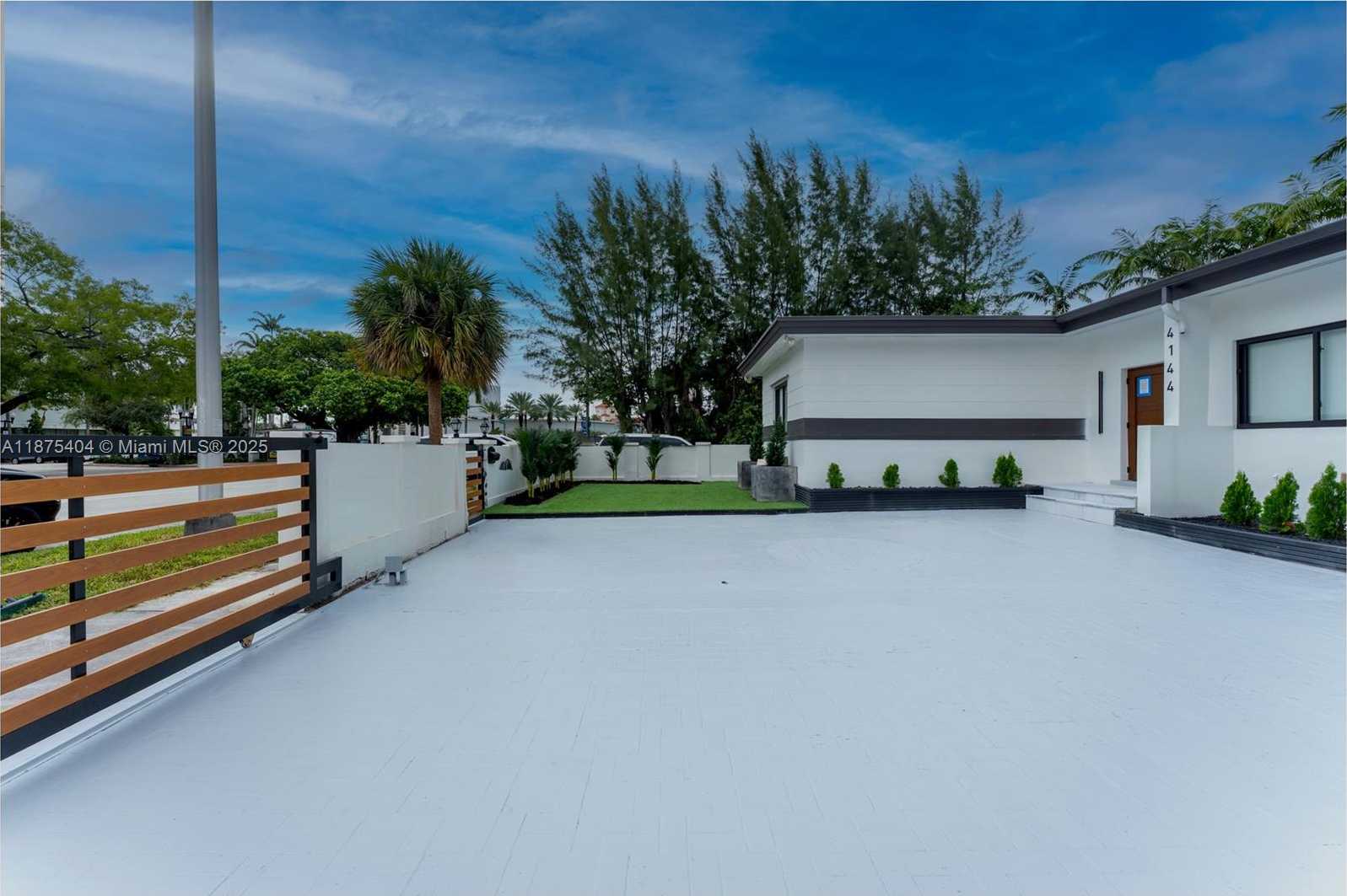 Small Image of 4144 ALTON RD, Miami Beach Number 5