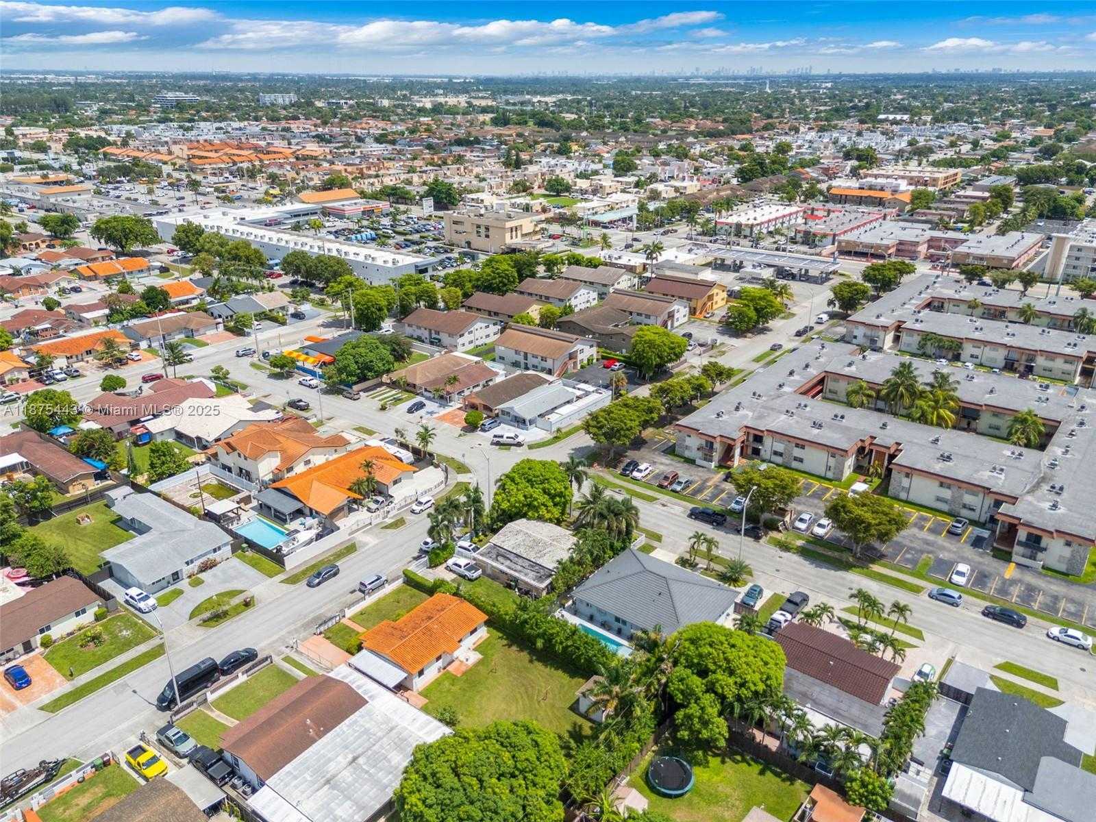 Small Image of 1310 WEST 36TH ST, Hialeah Number 27