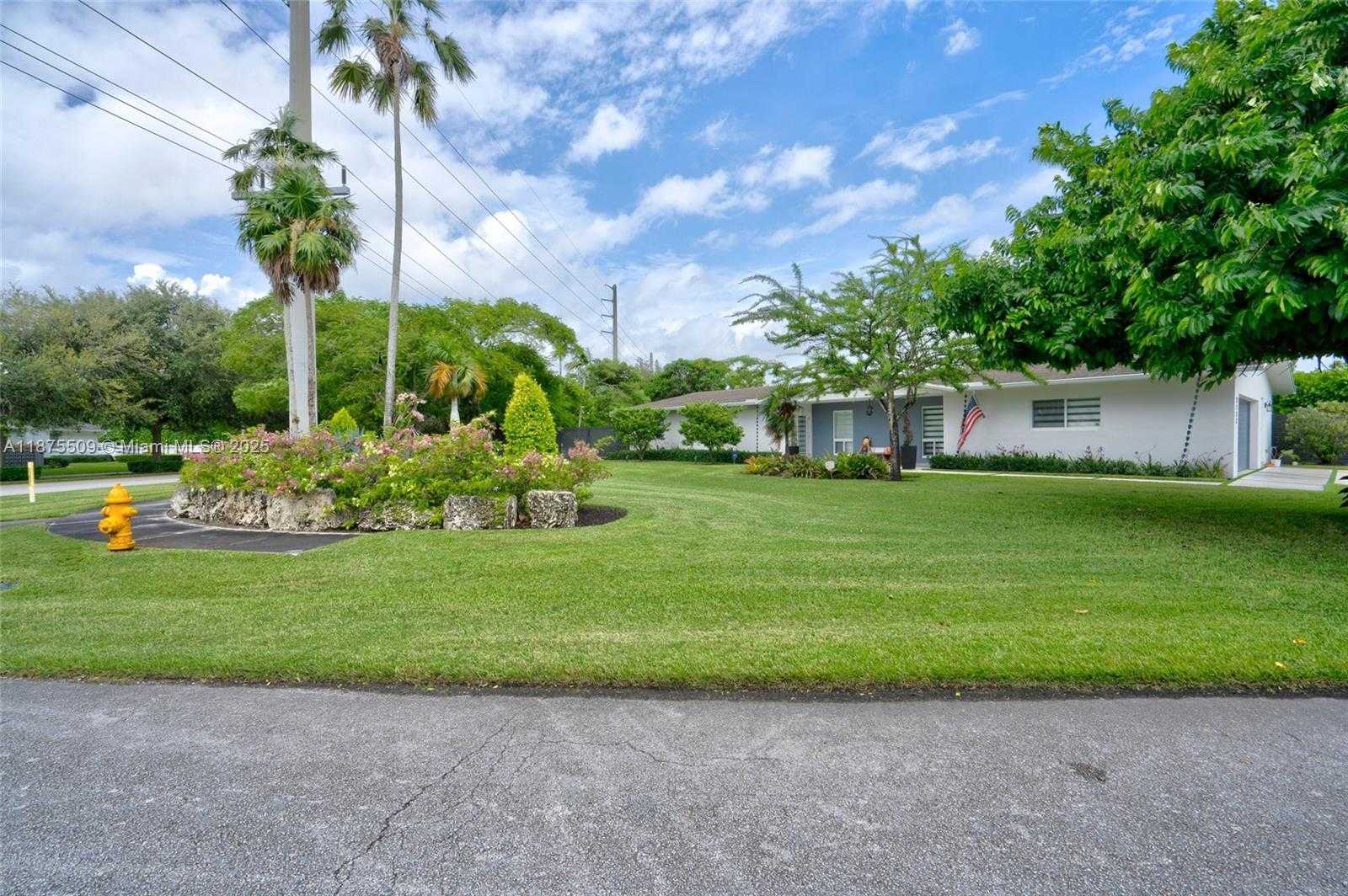 Small Image of 8133 SOUTH WEST 103RD ST, Miami Number 2