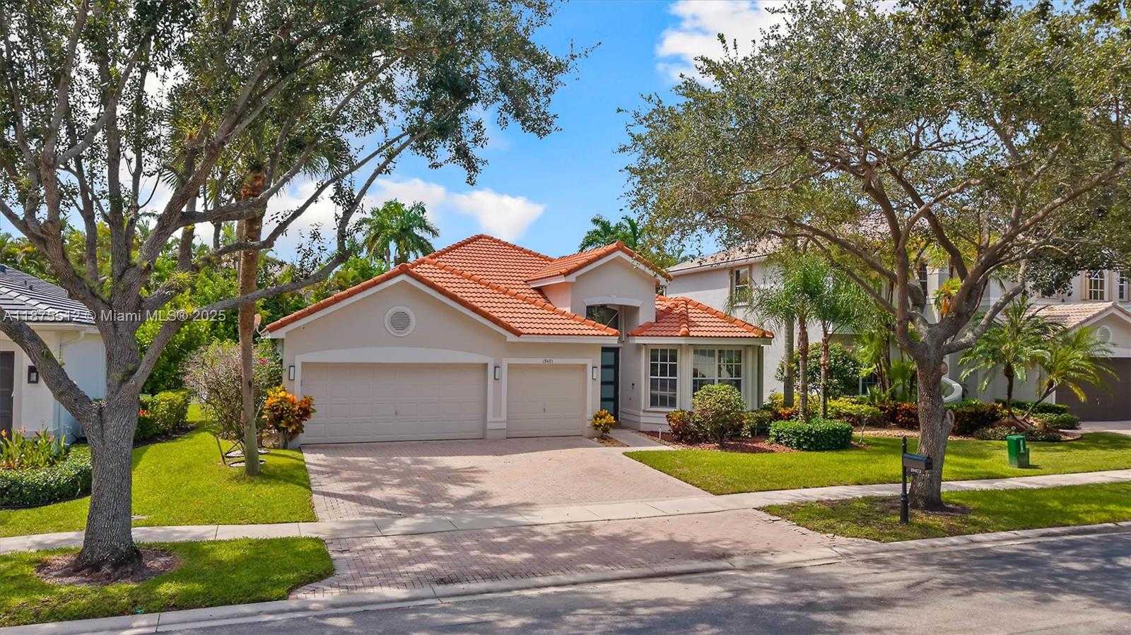Small Image of 19471 ESTUARY DR, Boca Raton Number 2