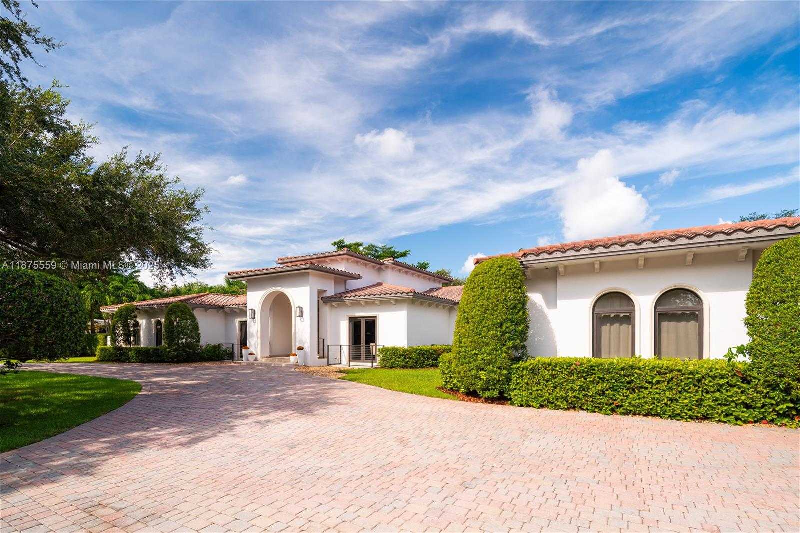 Small Image of 10900 SOUTH WEST 61ST CT, Pinecrest Number 2
