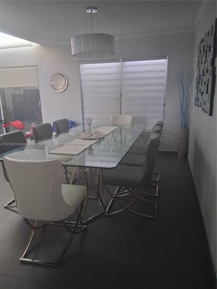 Small Image of 5245 SOUTH WEST 38TH AVE, Hollywood Number 4