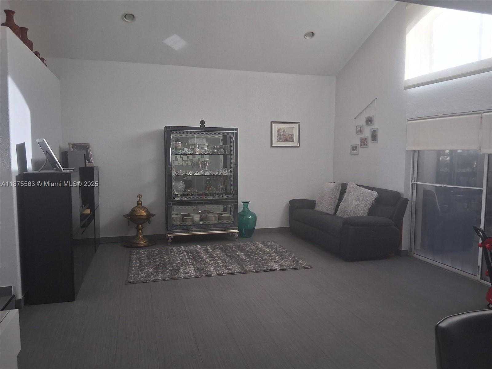 Small Image of 5245 SOUTH WEST 38TH AVE, Hollywood Number 8