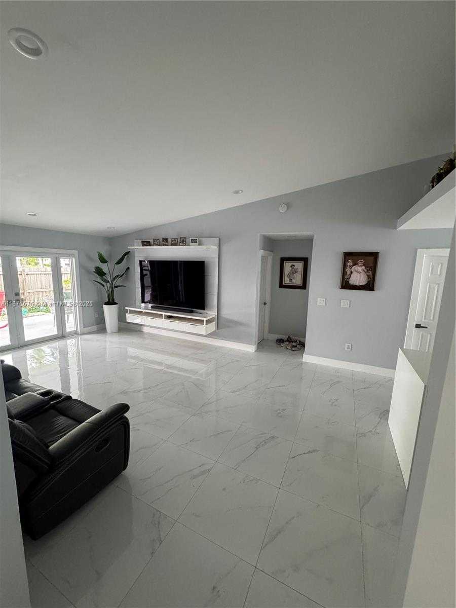 Small Image of 21914 SOUTH WEST 97TH PL, Cutler Bay Number 22