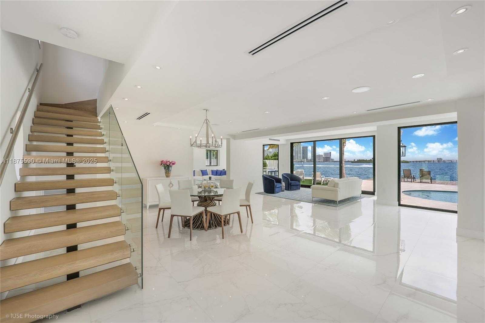 Small Image of 1001 NORTH VENETIAN DR, Miami Number 12