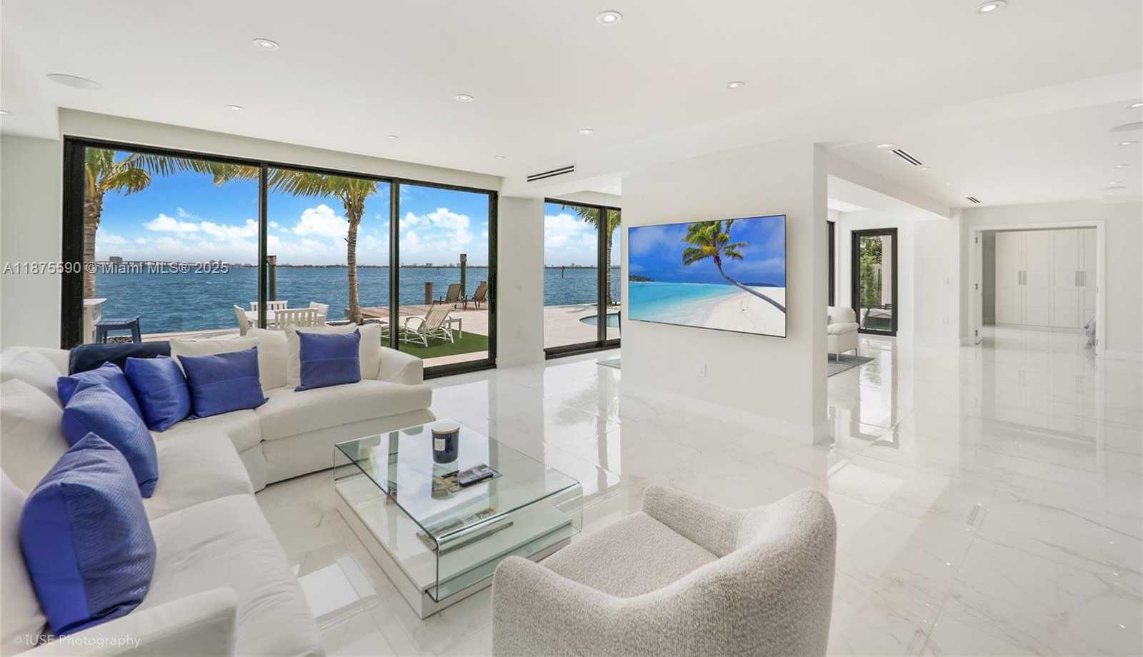 Small Image of 1001 NORTH VENETIAN DR, Miami Number 16