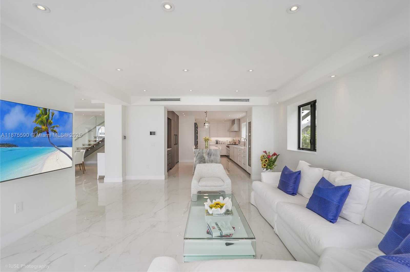 Small Image of 1001 NORTH VENETIAN DR, Miami Number 18