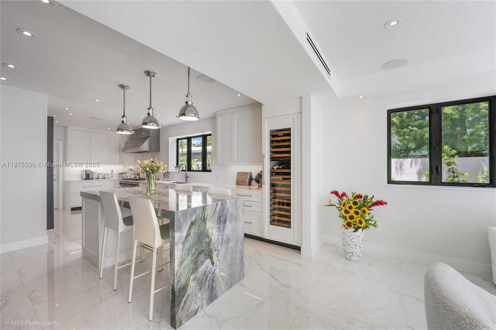Small Image of 1001 NORTH VENETIAN DR, Miami Number 19