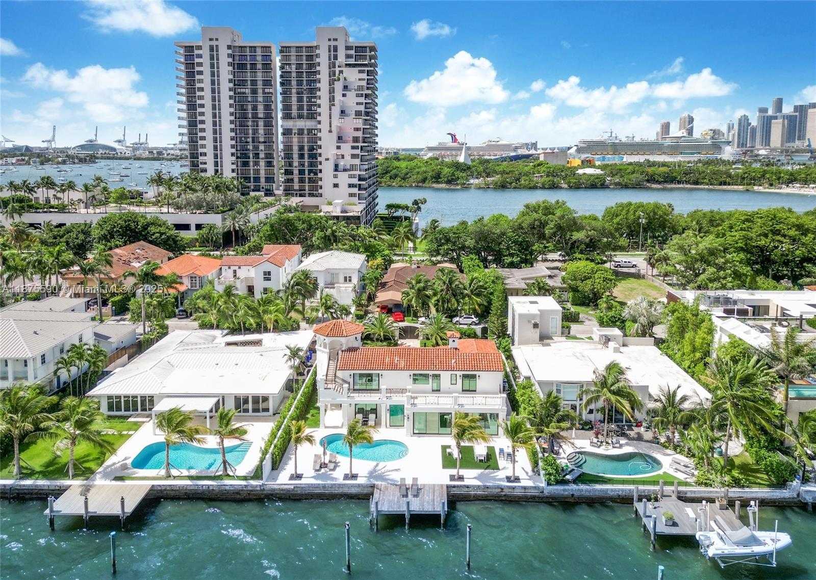 Small Image of 1001 NORTH VENETIAN DR, Miami Number 2