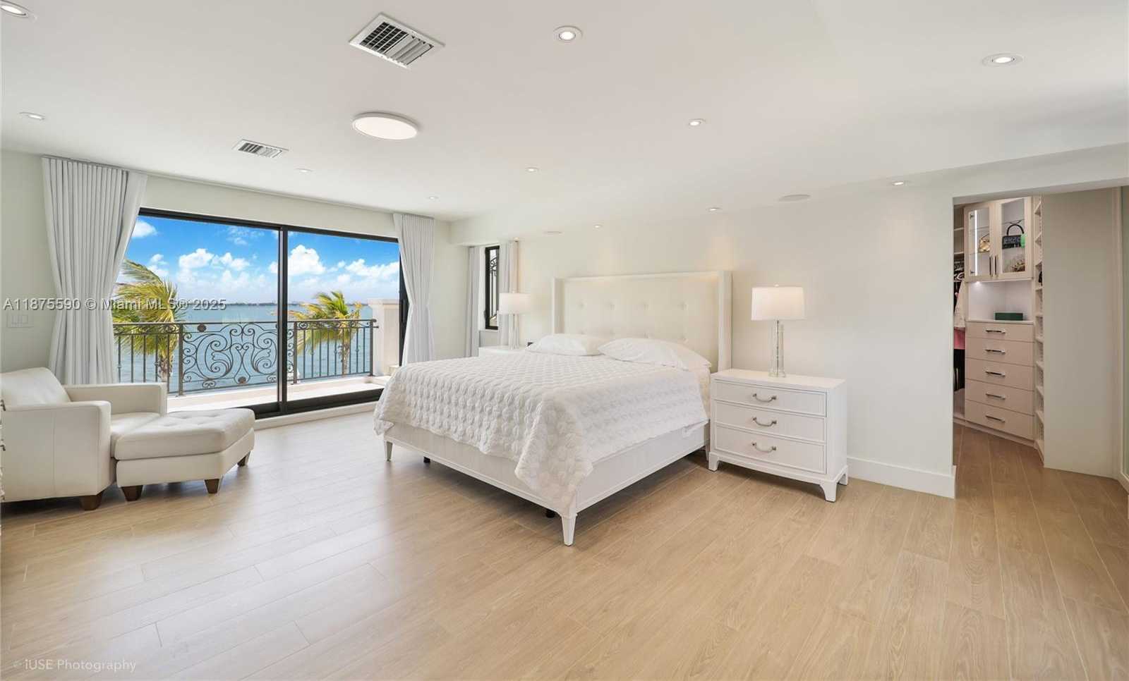 Small Image of 1001 NORTH VENETIAN DR, Miami Number 22