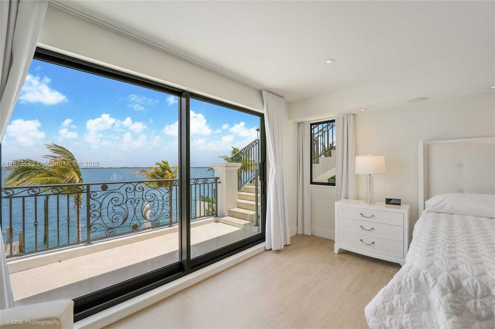 Small Image of 1001 NORTH VENETIAN DR, Miami Number 24