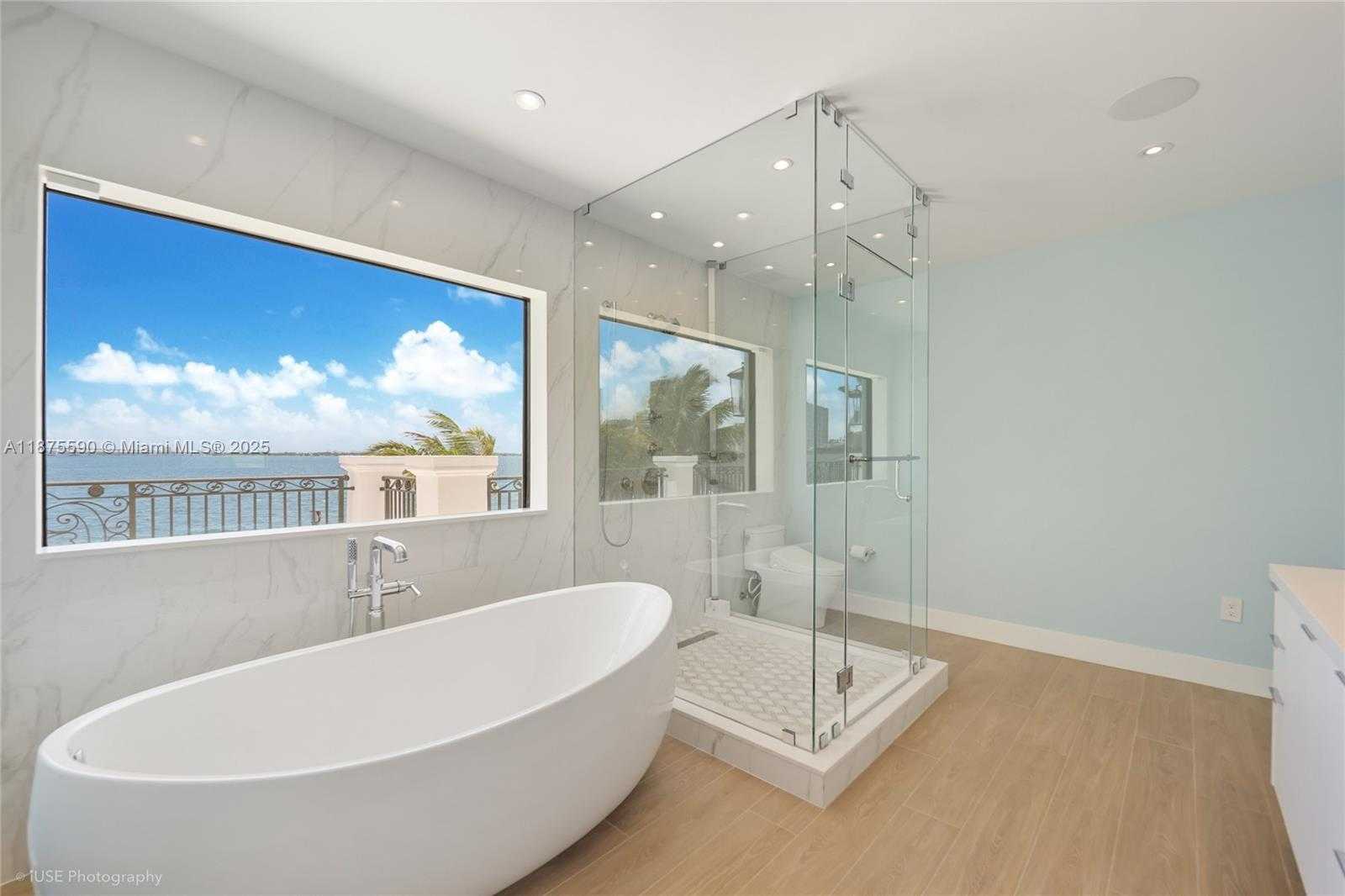 Small Image of 1001 NORTH VENETIAN DR, Miami Number 26