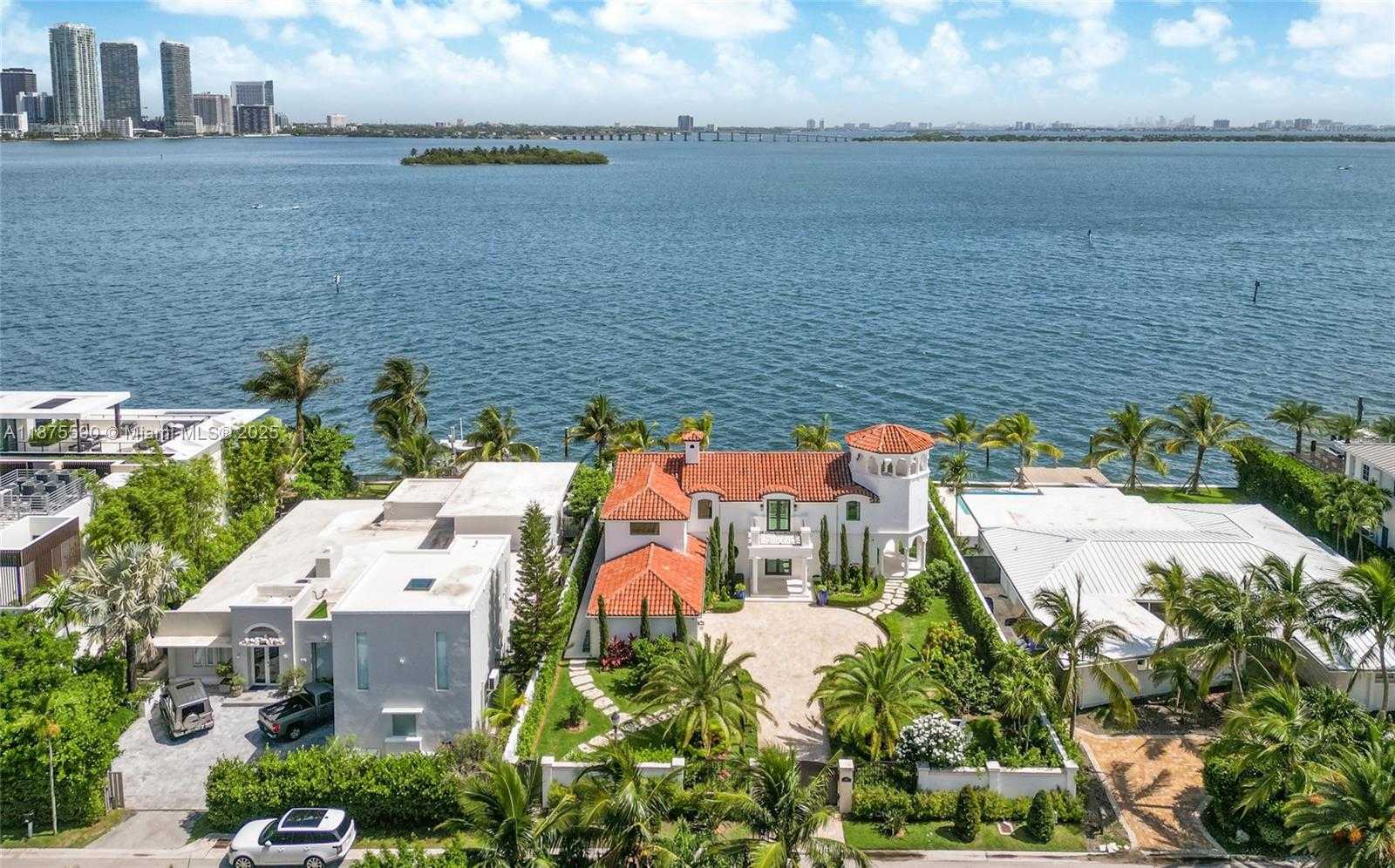 Small Image of 1001 NORTH VENETIAN DR, Miami Number 3