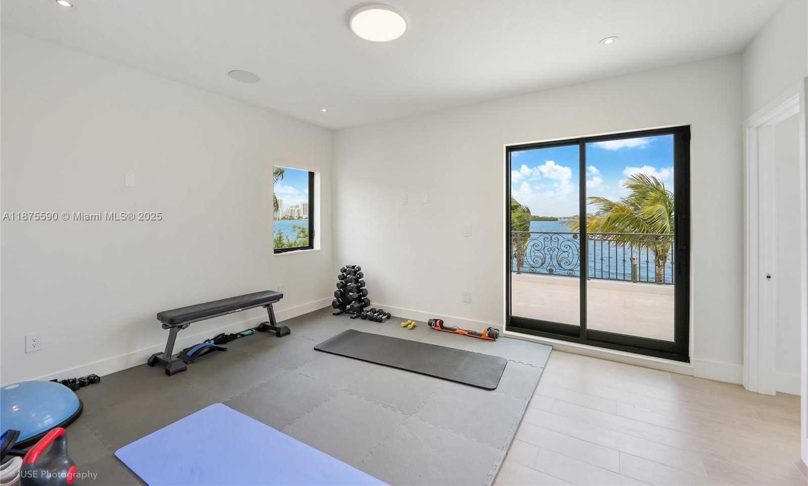 Small Image of 1001 NORTH VENETIAN DR, Miami Number 30