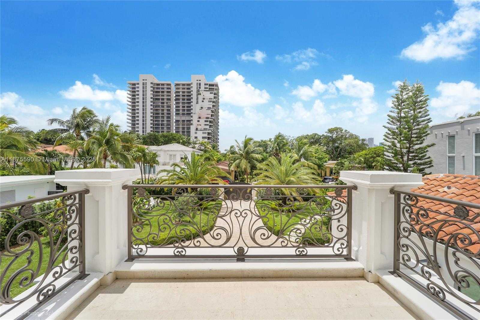 Small Image of 1001 NORTH VENETIAN DR, Miami Number 31