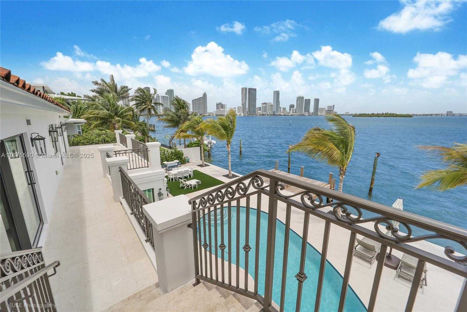 Small Image of 1001 NORTH VENETIAN DR, Miami Number 34