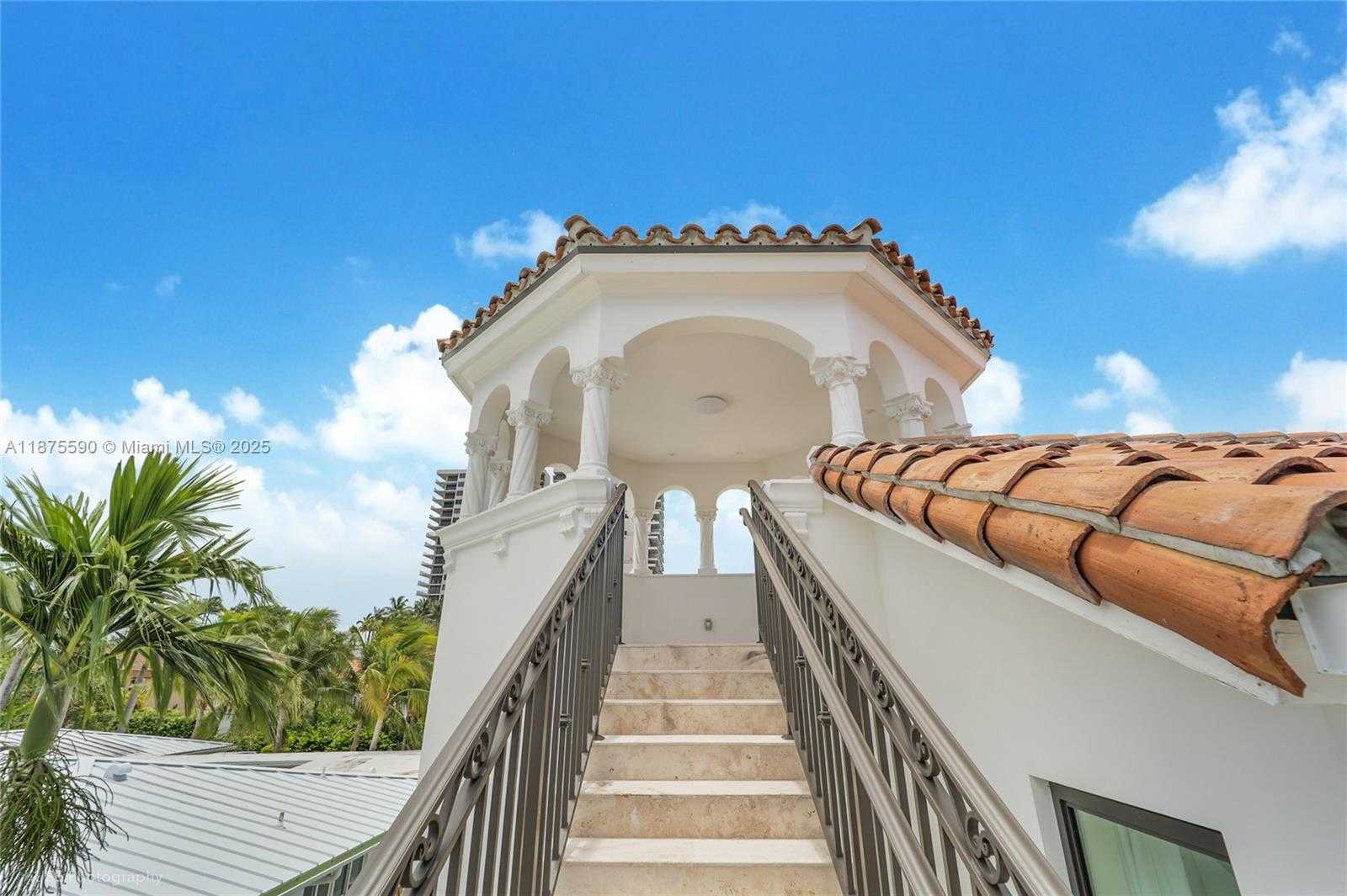 Small Image of 1001 NORTH VENETIAN DR, Miami Number 35