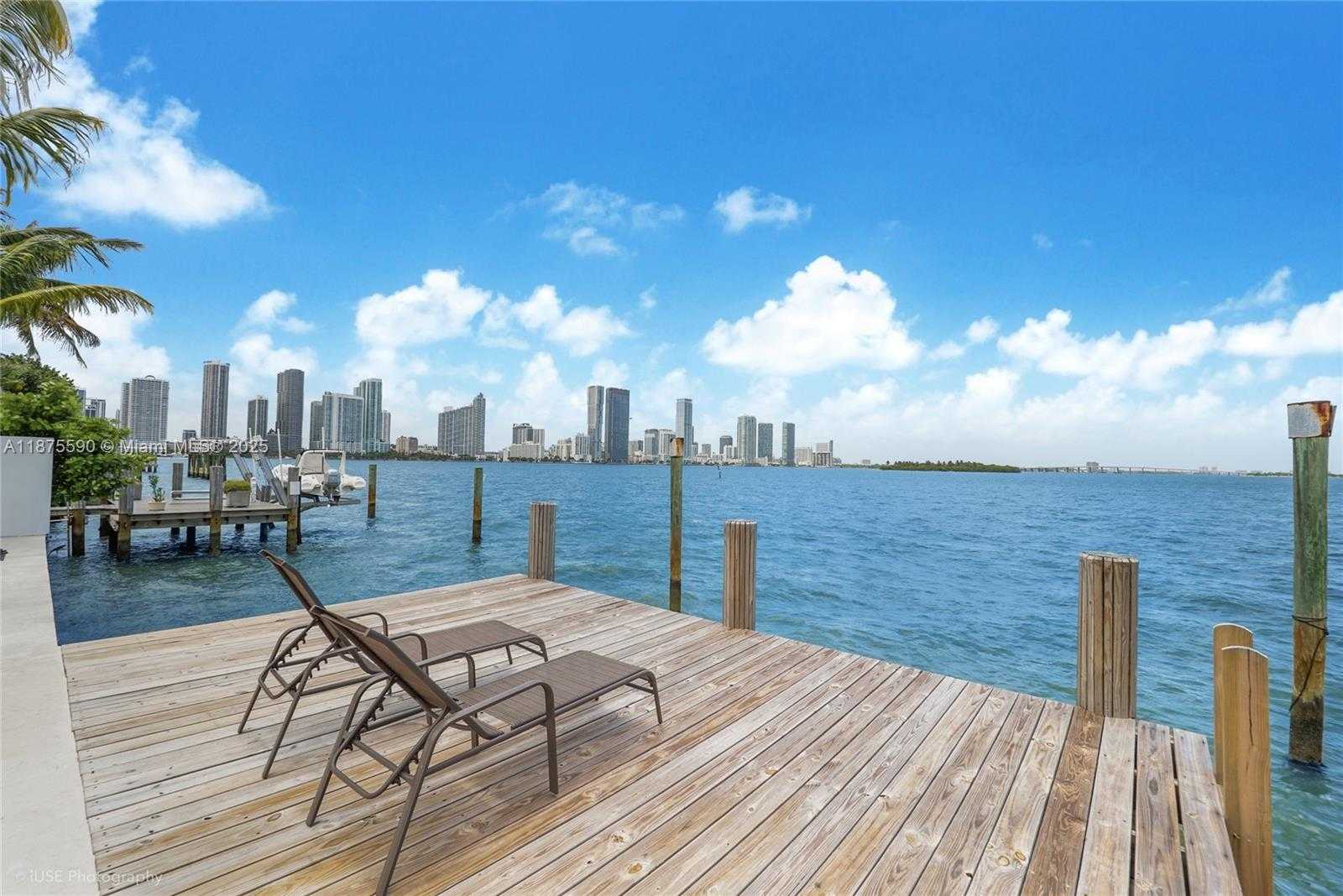 Small Image of 1001 NORTH VENETIAN DR, Miami Number 41