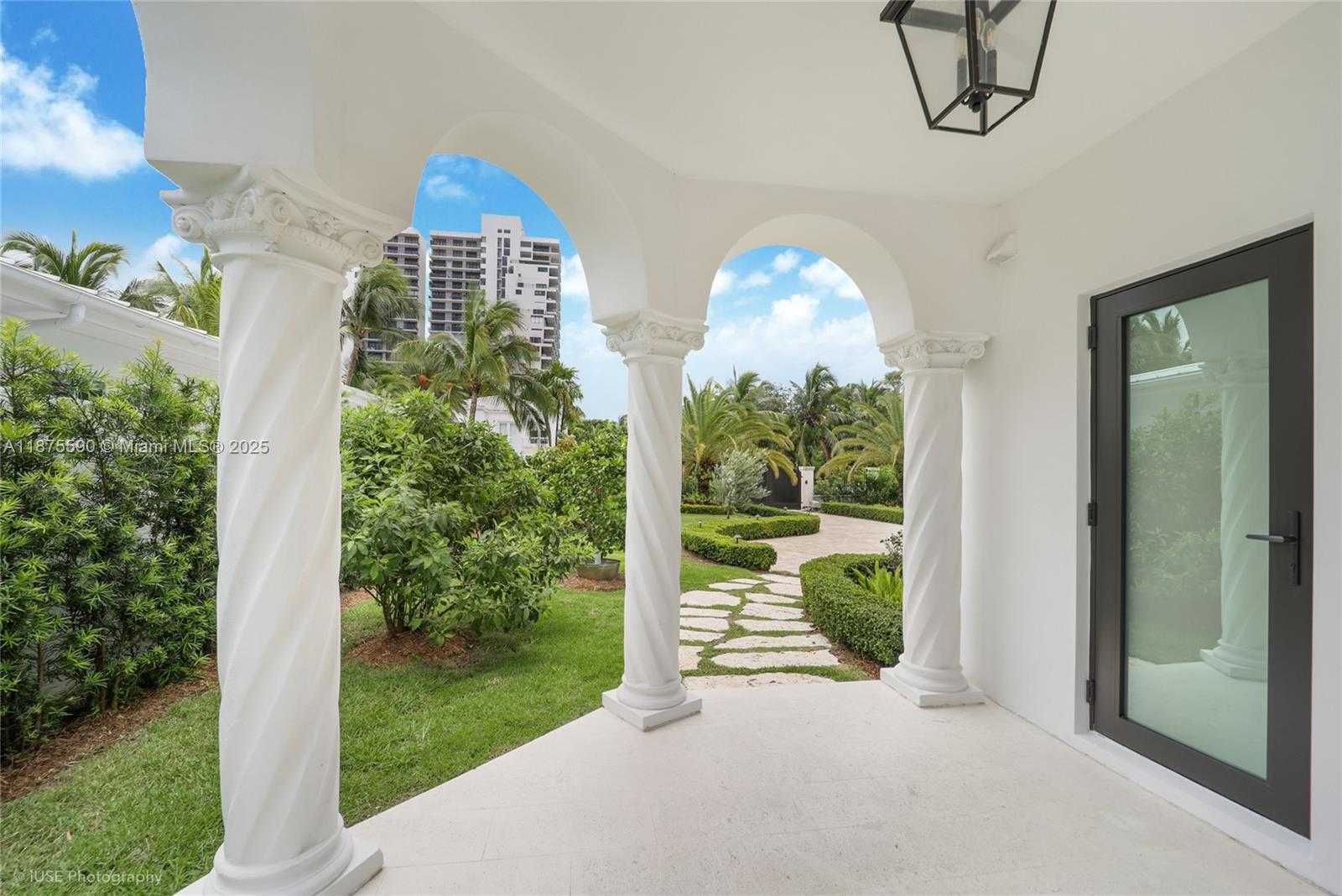 Small Image of 1001 NORTH VENETIAN DR, Miami Number 42