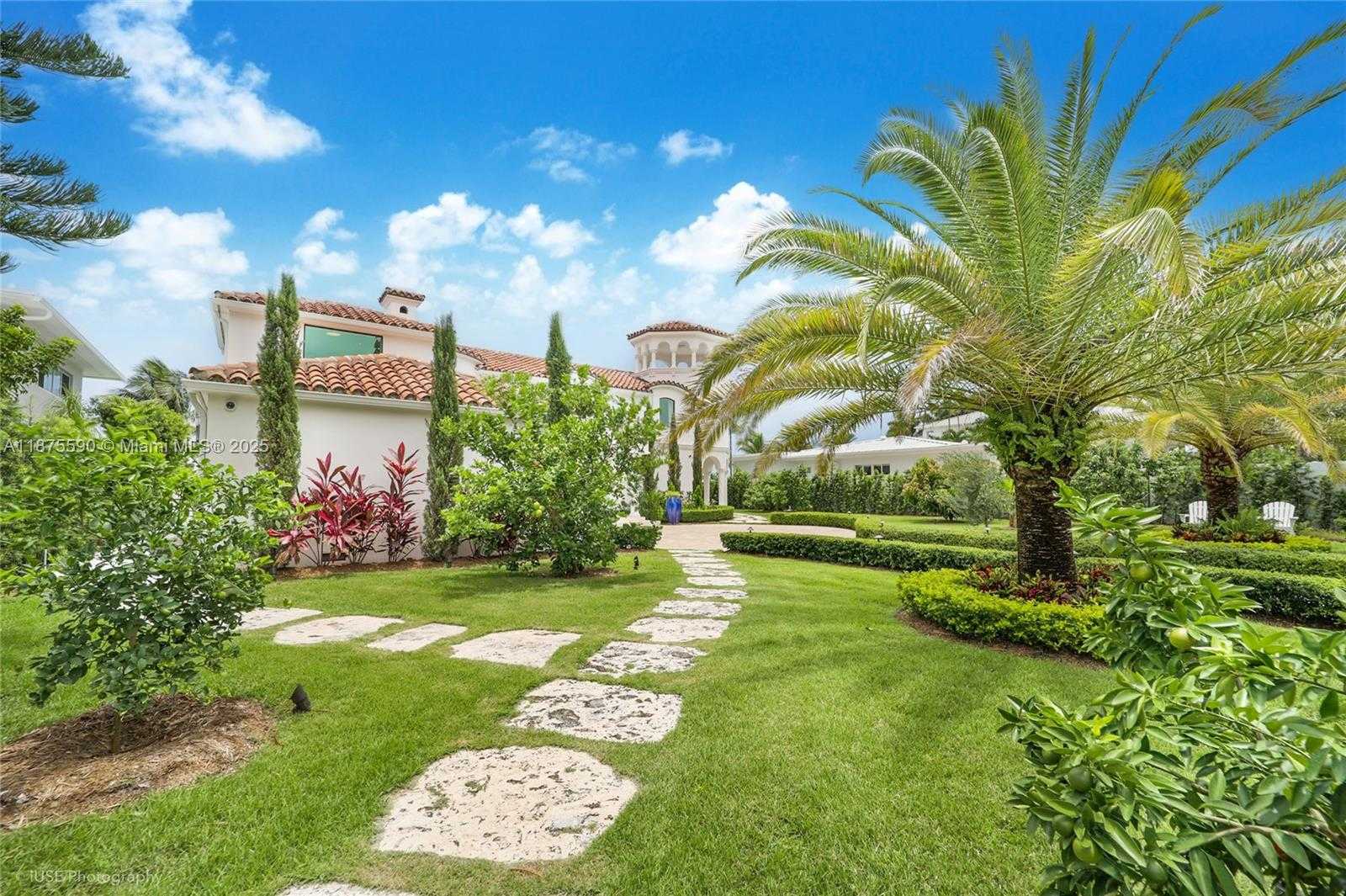 Small Image of 1001 NORTH VENETIAN DR, Miami Number 44