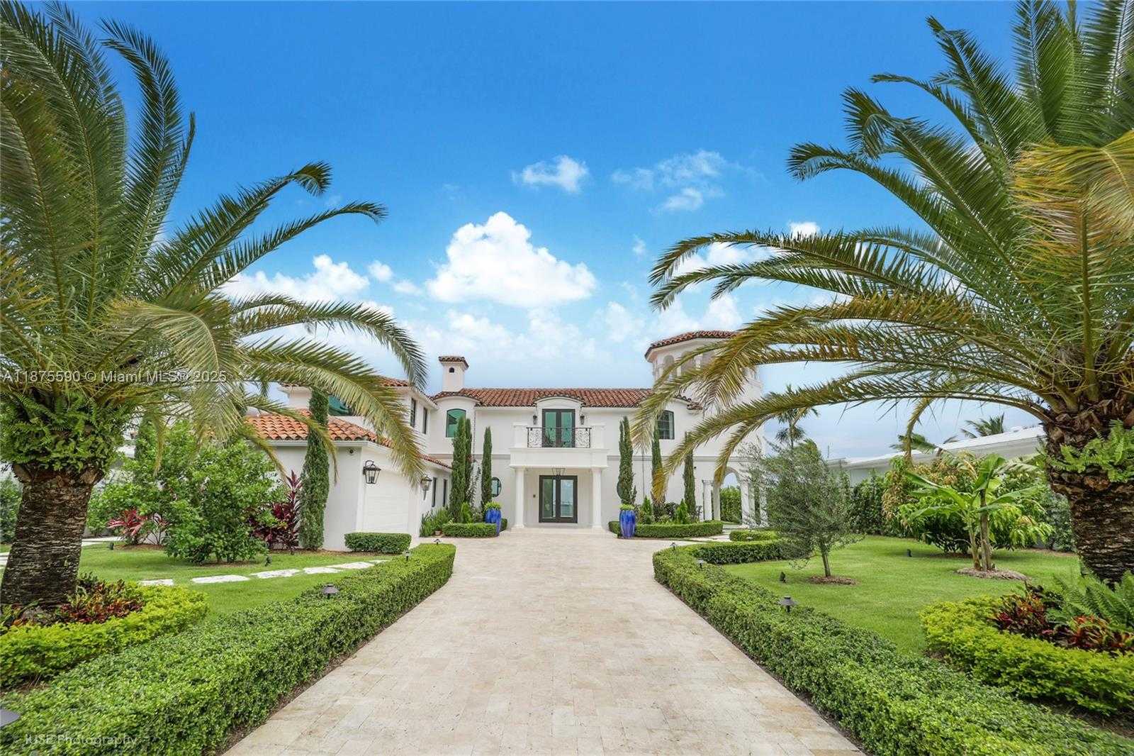 Small Image of 1001 NORTH VENETIAN DR, Miami Number 5