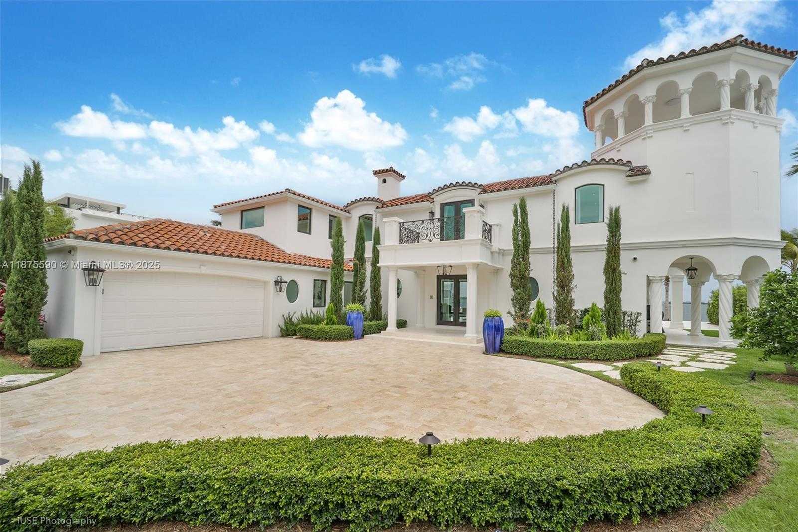 Small Image of 1001 NORTH VENETIAN DR, Miami Number 6