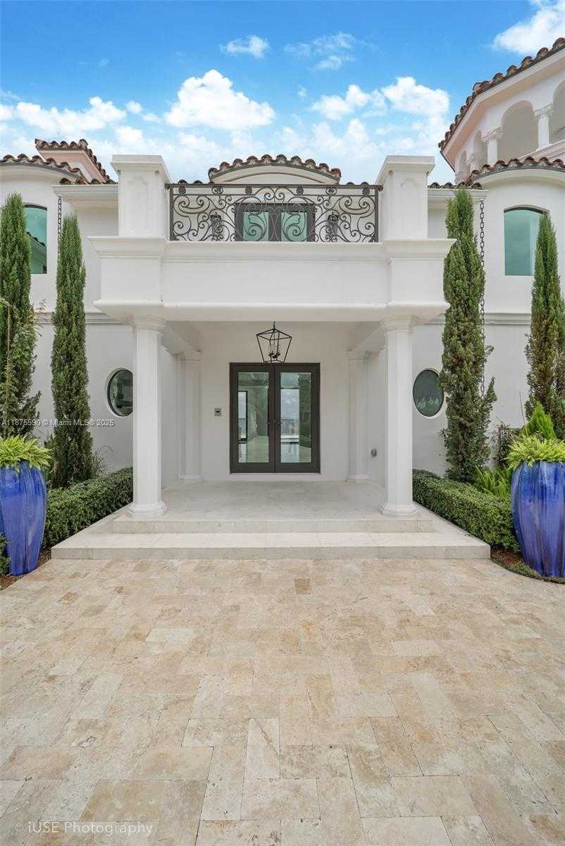 Small Image of 1001 NORTH VENETIAN DR, Miami Number 8