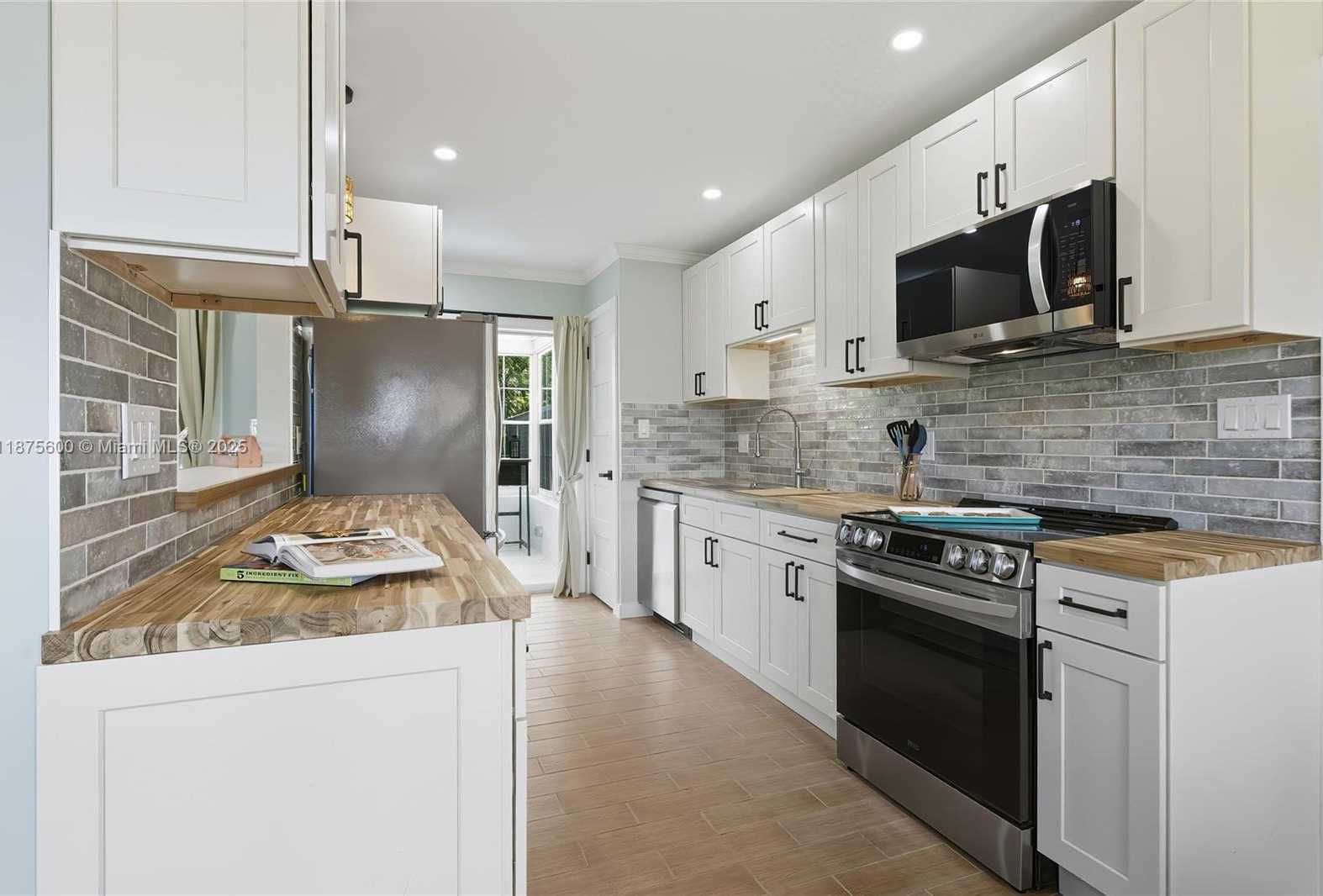 Small Image of 3030 PALM DRIVE, Punta Gorda Number 11