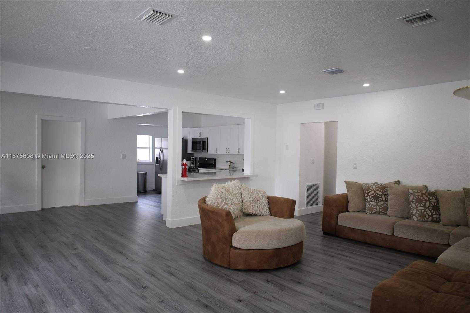 Small Image of 181 NORTH EAST 121ST ST, North Miami Number 2