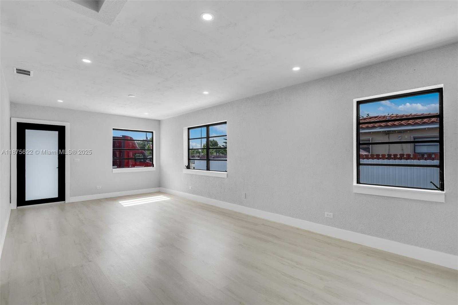 Small Image of 4485 EAST 8TH AVE, Hialeah Number 10
