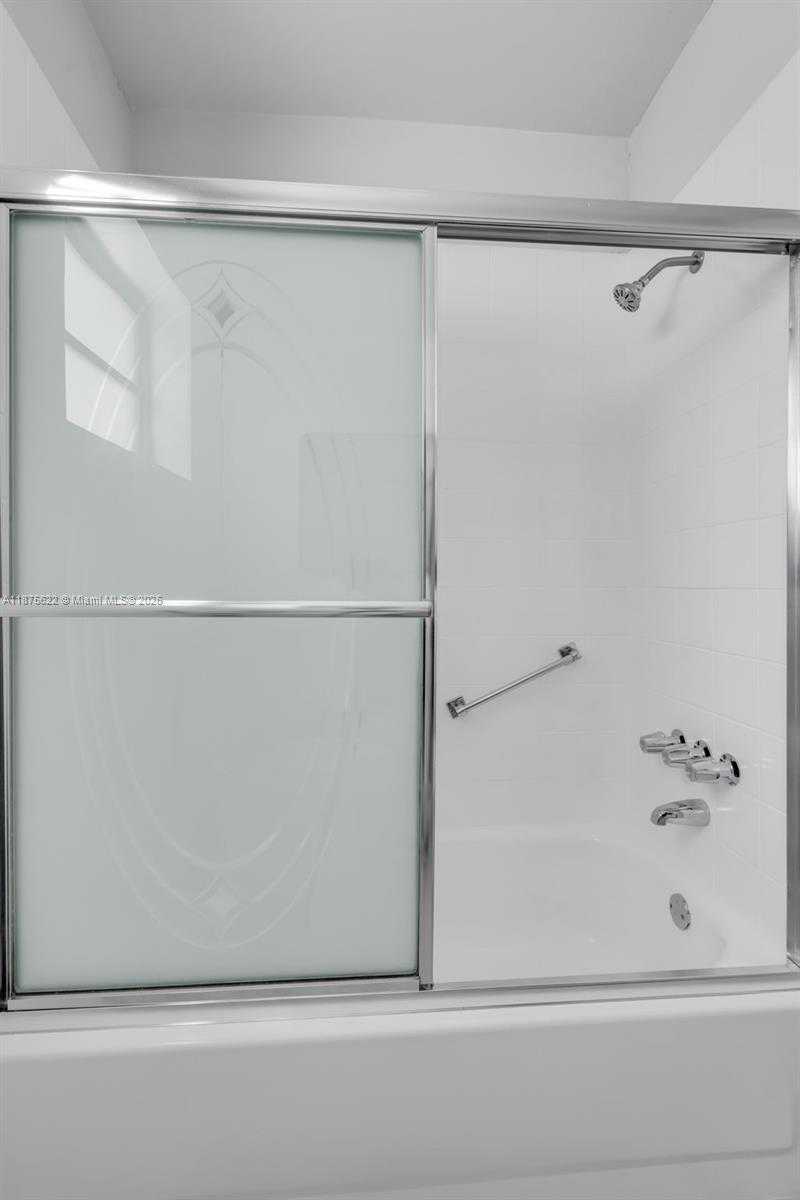 Small Image of 4485 EAST 8TH AVE, Hialeah Number 15