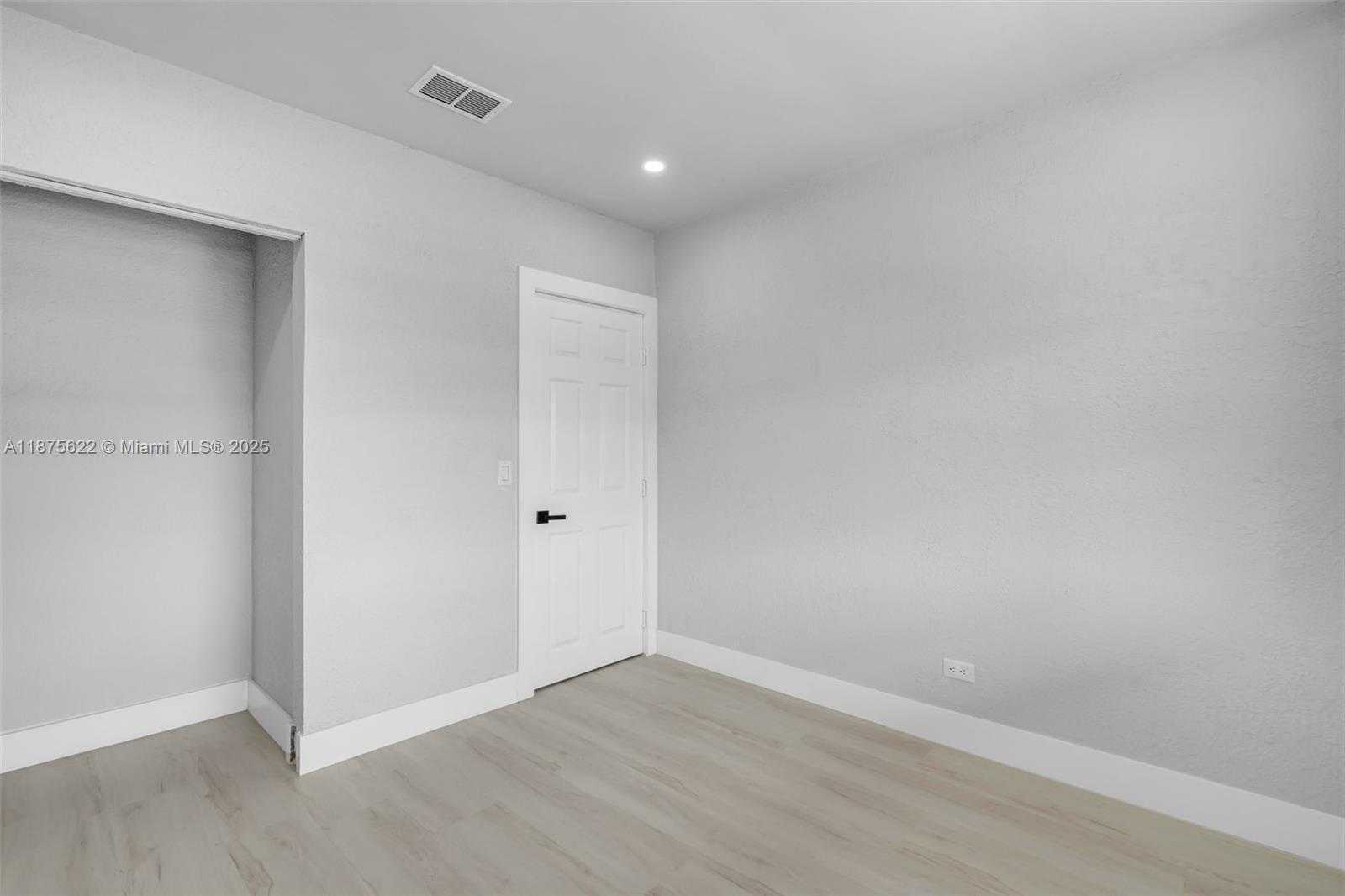 Small Image of 4485 EAST 8TH AVE, Hialeah Number 19