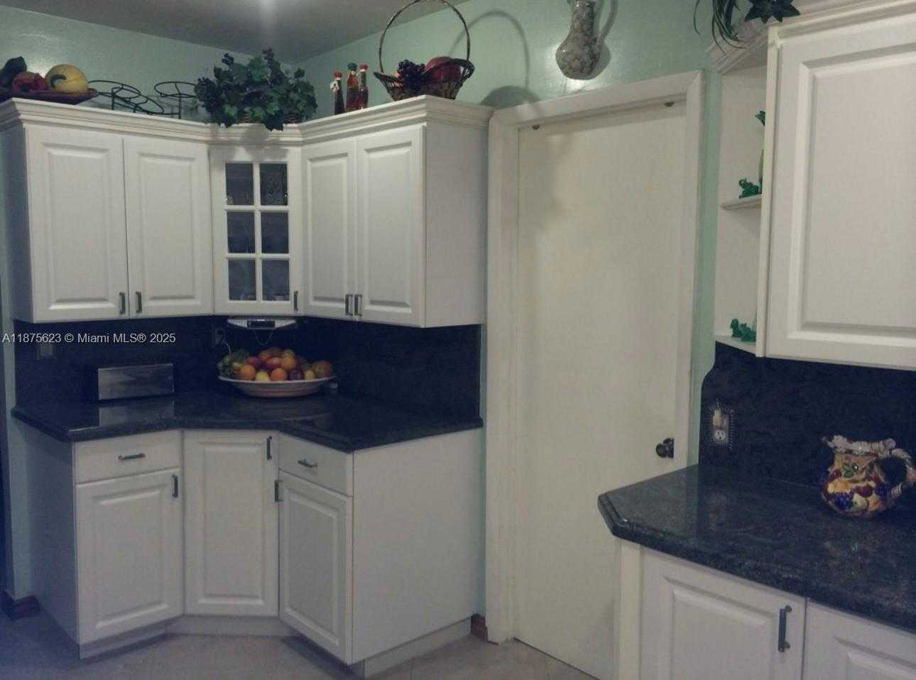Small Image of 5221 WASHINGTON ST, Hollywood Number 15
