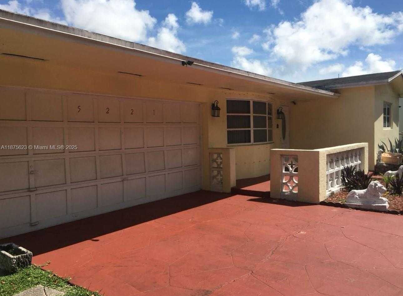 Small Image of 5221 WASHINGTON ST, Hollywood Number 2