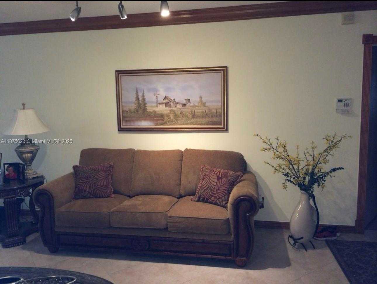 Small Image of 5221 WASHINGTON ST, Hollywood Number 4