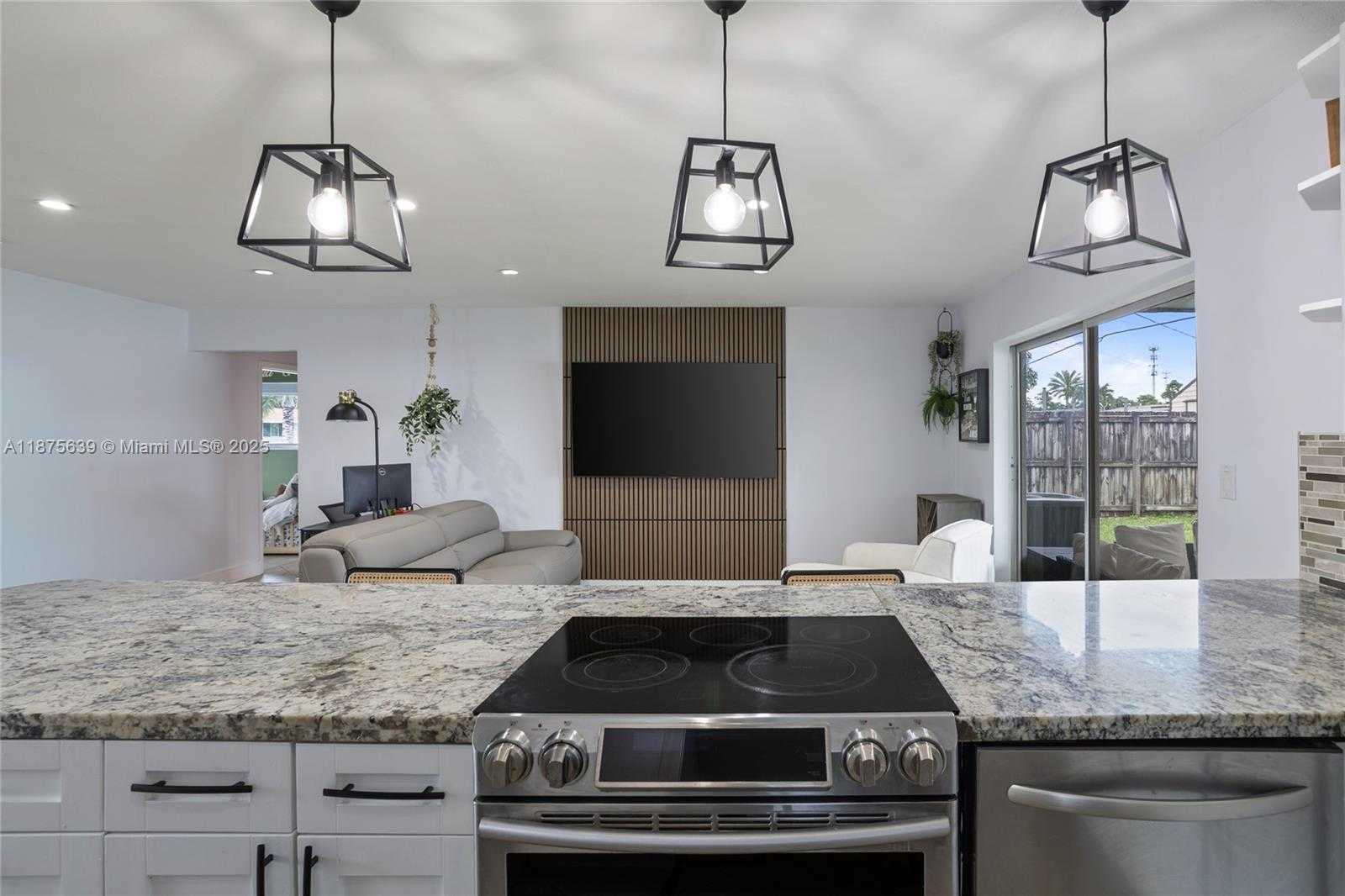 Small Image of 8210 NORTH WEST 11TH ST, Pembroke Pines Number 11