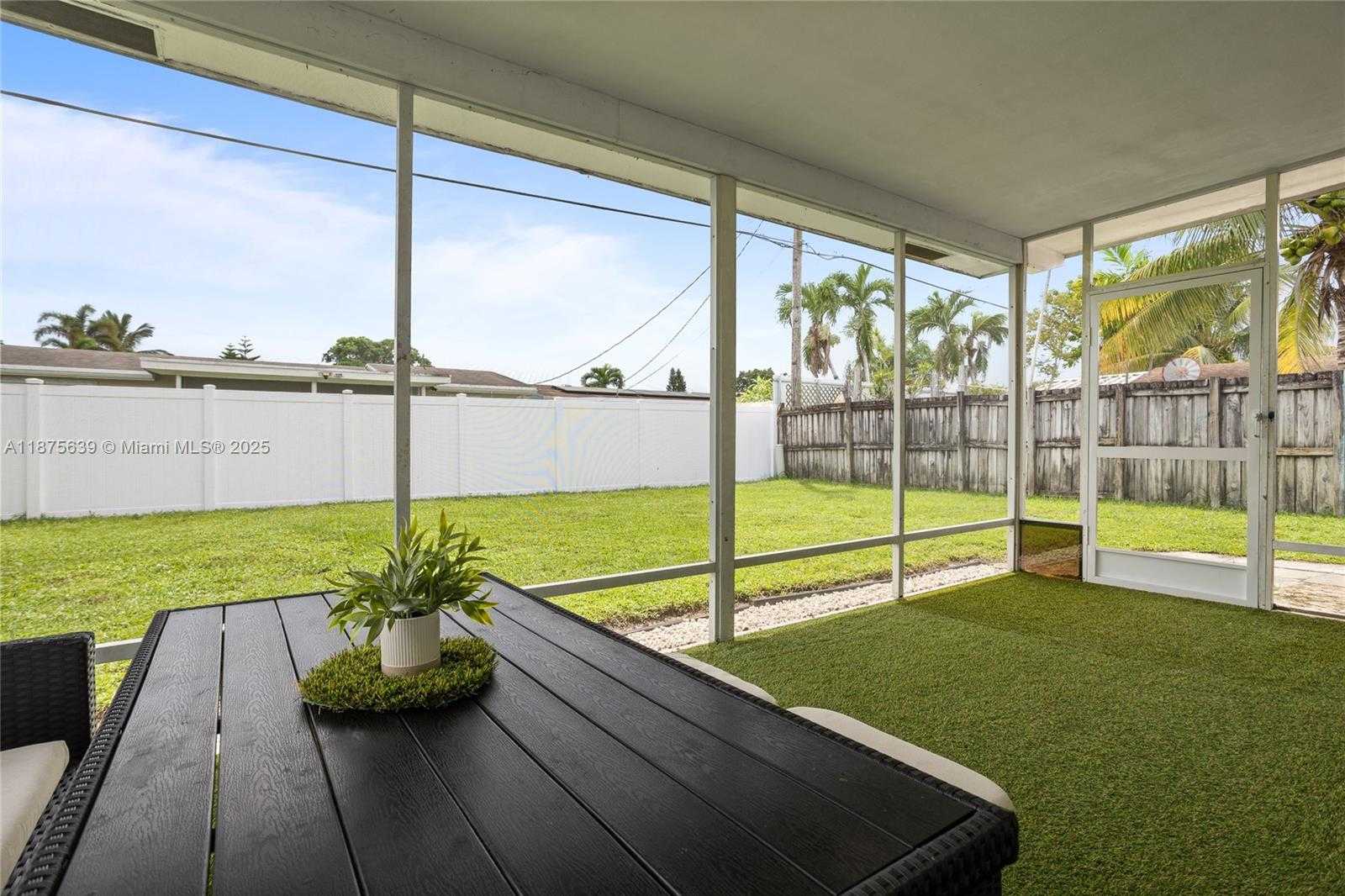 Small Image of 8210 NORTH WEST 11TH ST, Pembroke Pines Number 25