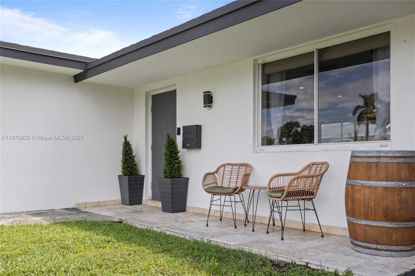 Small Image of 8210 NORTH WEST 11TH ST, Pembroke Pines Number 3