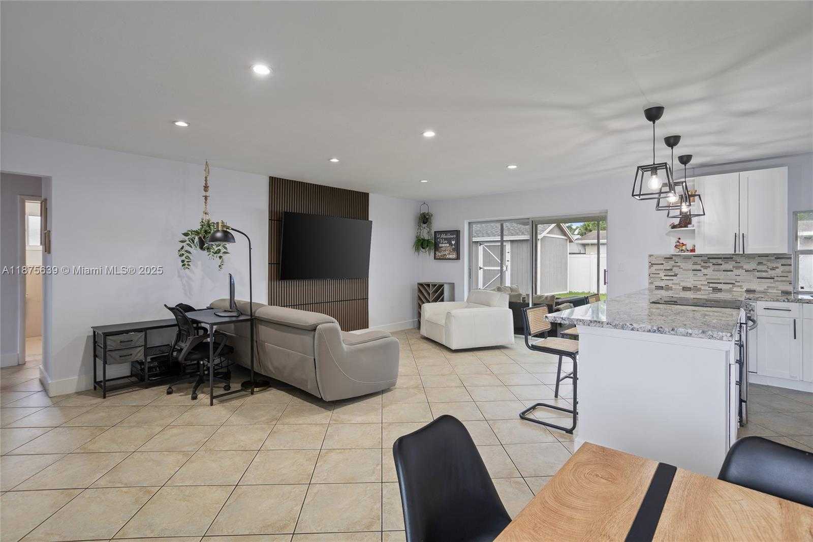 Small Image of 8210 NORTH WEST 11TH ST, Pembroke Pines Number 4