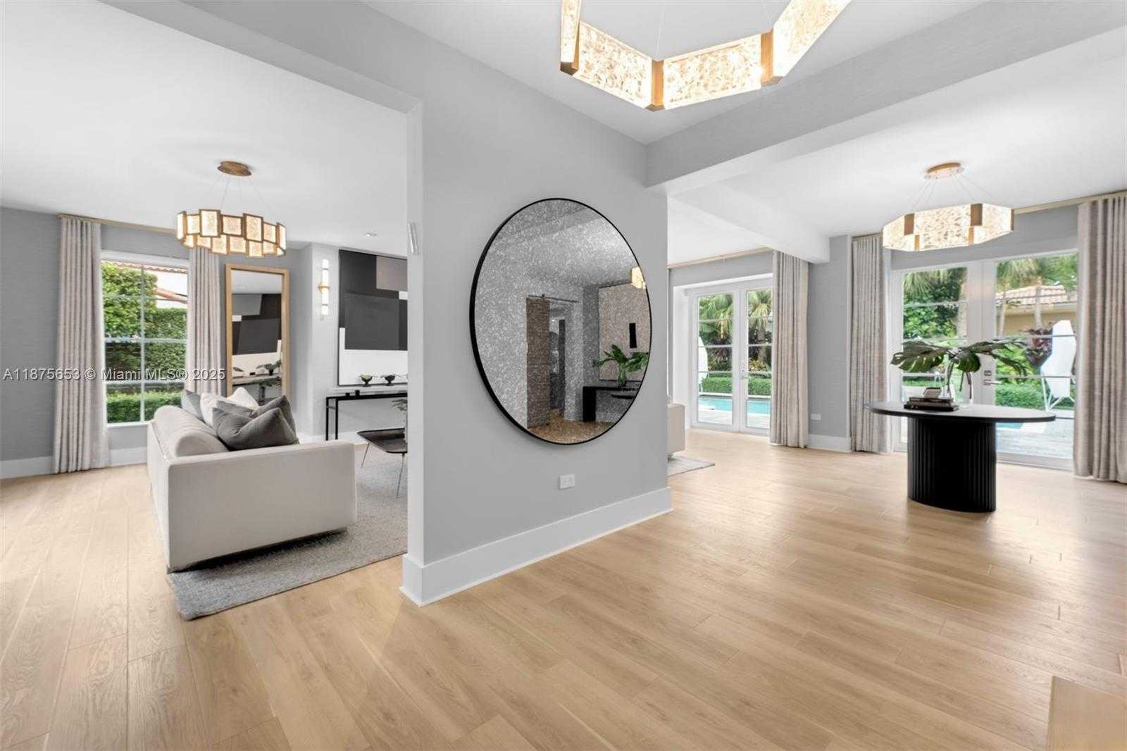 Small Image of 2887 PINE TREE DR, Miami Beach Number 11