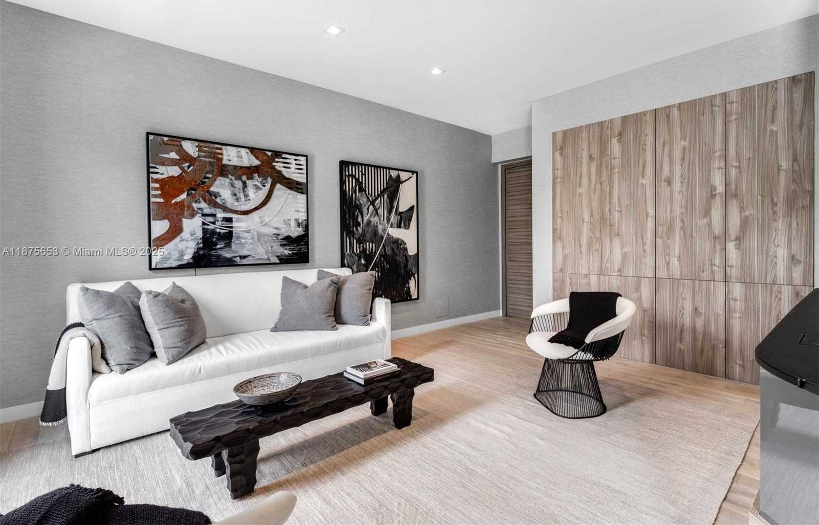 Small Image of 2887 PINE TREE DR, Miami Beach Number 28
