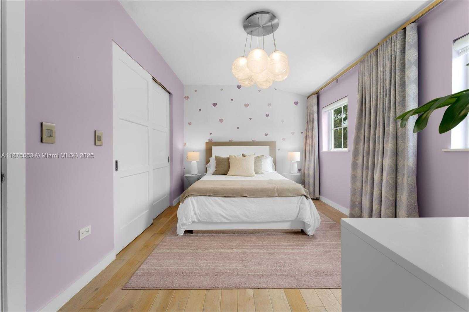 Small Image of 2887 PINE TREE DR, Miami Beach Number 32
