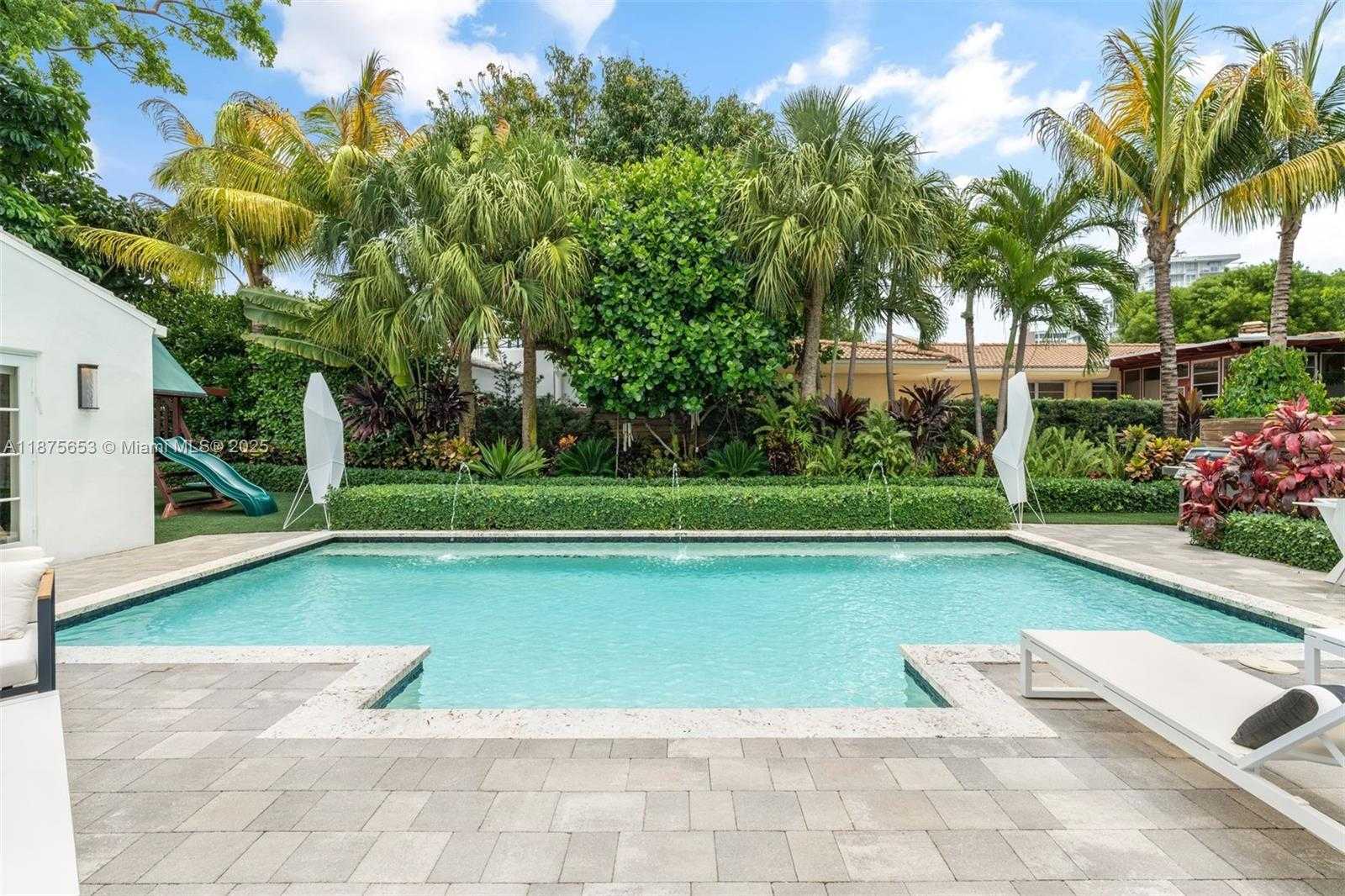 Small Image of 2887 PINE TREE DR, Miami Beach Number 37