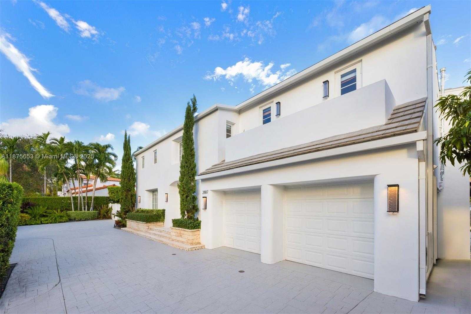 Small Image of 2887 PINE TREE DR, Miami Beach Number 40