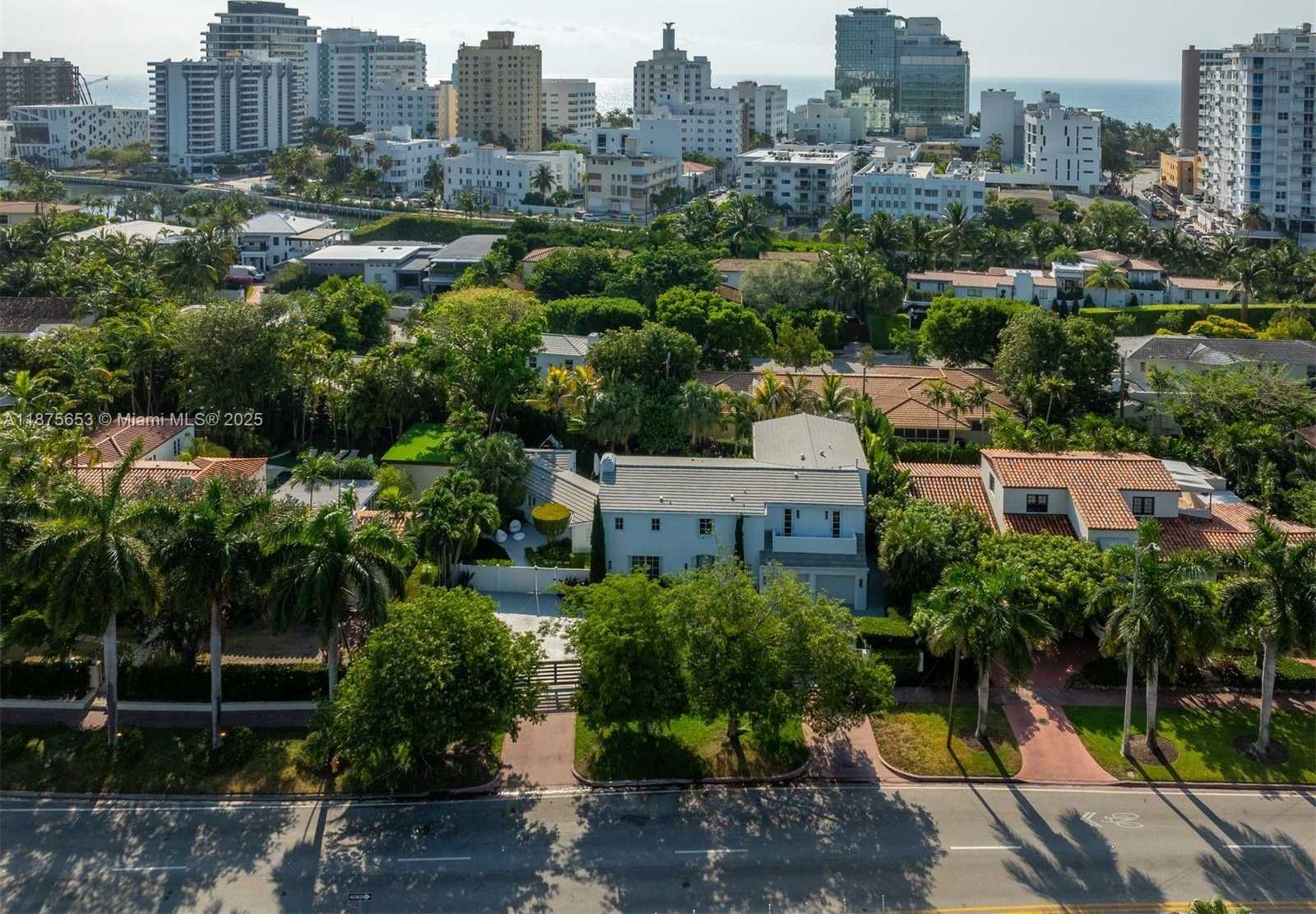 Small Image of 2887 PINE TREE DR, Miami Beach Number 41