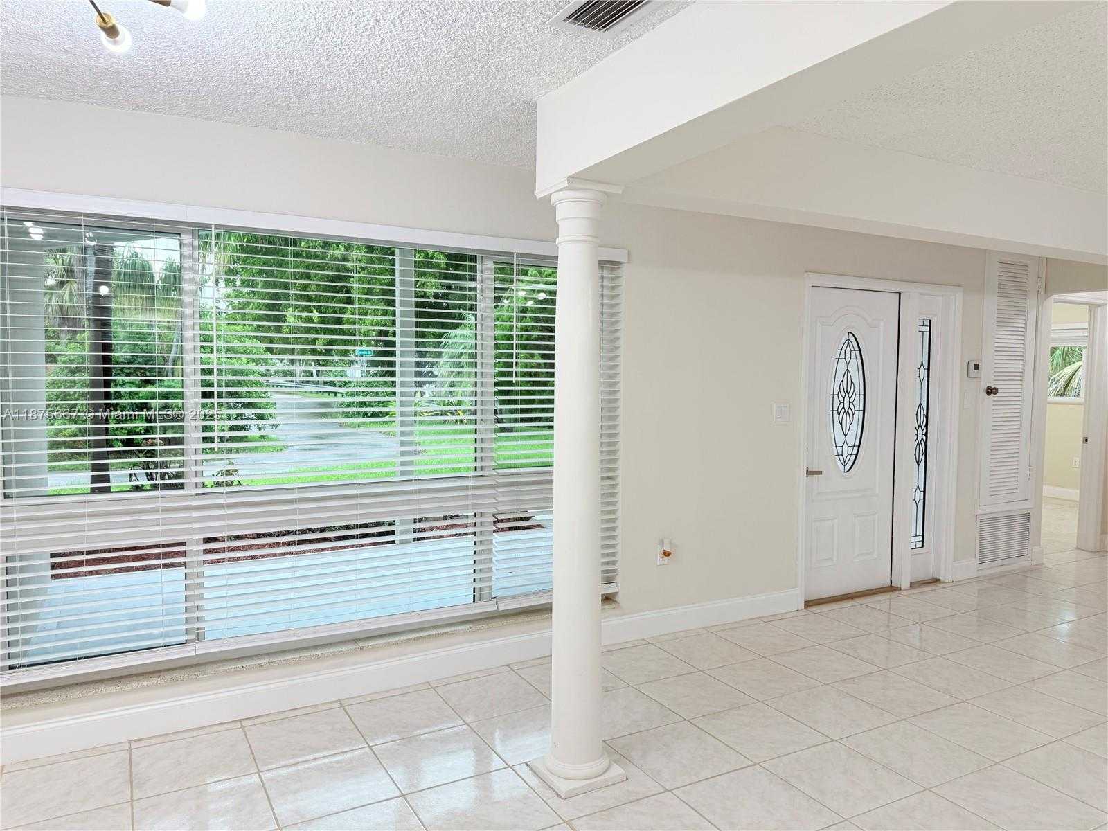 Small Image of 6708 CAMELIA DR, Miramar Number 10