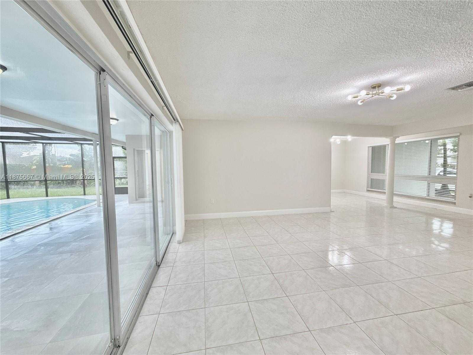 Small Image of 6708 CAMELIA DR, Miramar Number 14